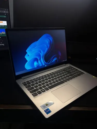 Notebook Lenovo IdeaPad 1i i5 12ª Geração - 16GB RAM + SSD 512GB