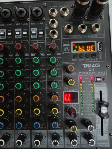 Vendo mesa de som tklbls z8 (leia o anúncio)