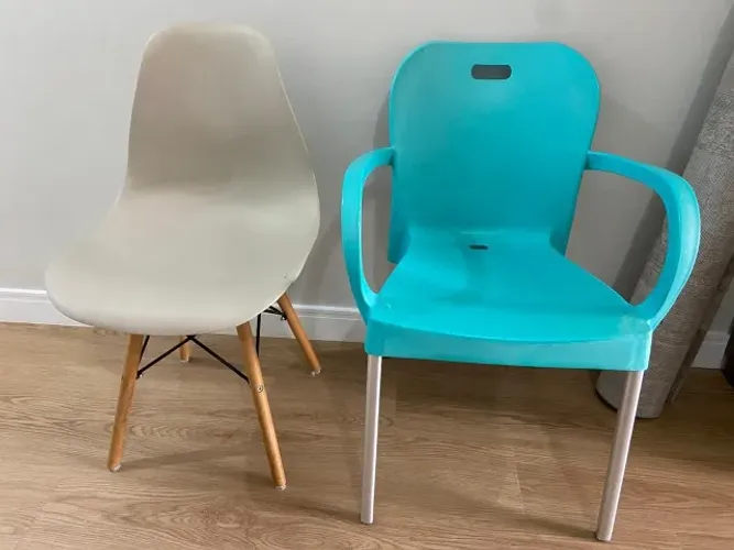 Cadeira bege e verde