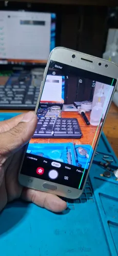 Vendo J7 pro 64GB com um risco na tela mais não afeta o toque 