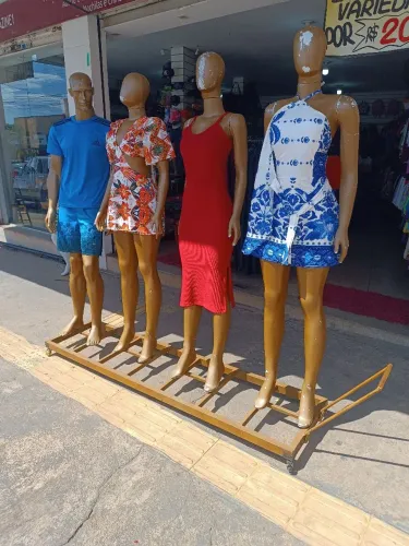Base suporte para manequins com rodinhas