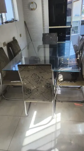 Mesa de vidro com 6 cadeiras 