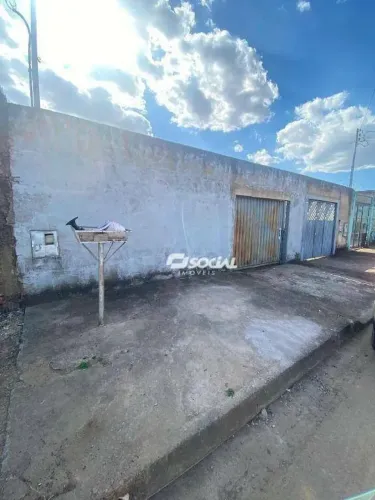 Casa ampla para locação na Rua Acácia, Bairro Eldorado, Porto Velho/RO.