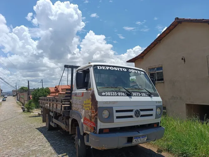 Vende-se um caminhão 3/4  8150 delivery aceito troca por caminhão basculante 3/4 ou toco