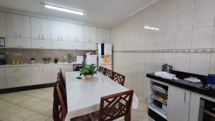Casa à Venda com 2 dormitórios no Parque Nações Unidas em São Paulo REF: