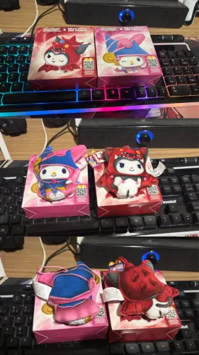Mini pelúcias Hello Kitty collab Macdonalds