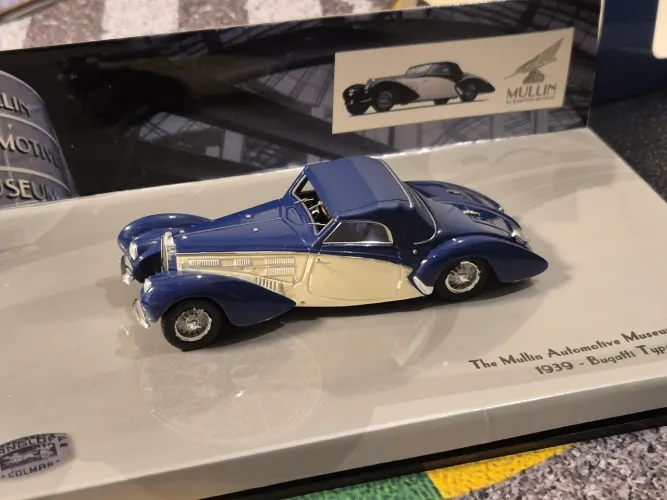 Miniatura 1:43 Bugatti Type 57C Arábia Mullin Automotive Museum