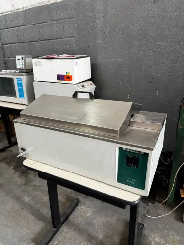Banho Maria com Agitador para laboratório (ler descrição)
