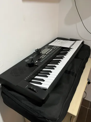 Teclado Revas KB-330 com suporte usado
