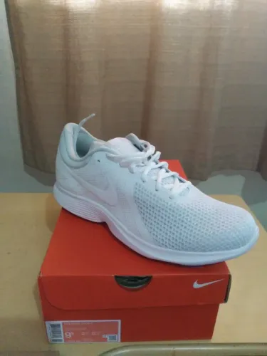 Tenis Nike Revolution 4