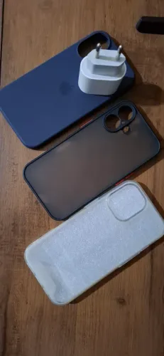 Carregador Original Apple e Capinhas IPhone 16