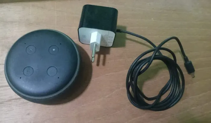 Vendo uma Amazon Alexa em perfeito estado.