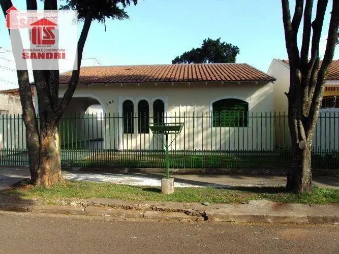 Casa com 3 dormitórios à venda, 242 m² por R$ 750.000,00 - Vila Nova - Maringá/PR