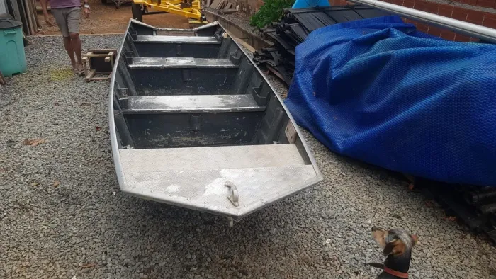 BARCO DE PESCA 5MTS COM VIVEIRO