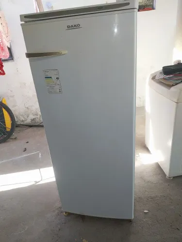 Geladeira dako 220v 340l semi nova passamos cartão e fazemos entrega garantida 90 dias