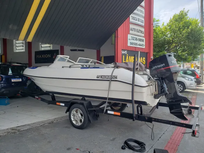 Lancha 4,9 m  Johnson 70 HP 2T  com carreta rodoviária