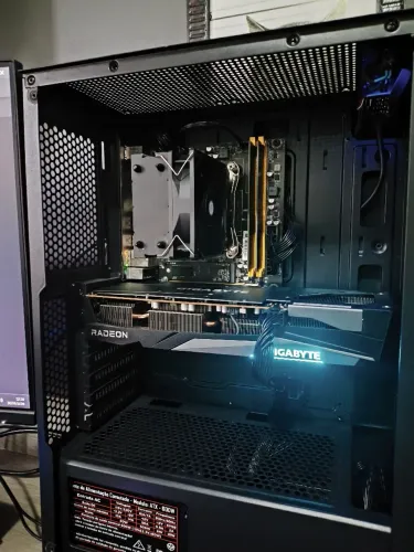 PC Gamer usado - Ryzen 5 5600g, RX7600 Gigabyte, SSD Nvme 500gb, 16gb RAM, Fonte 600w