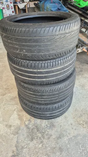 Vende se pneus meia vida