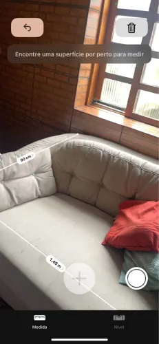 Sofá espaçoso e confortável 