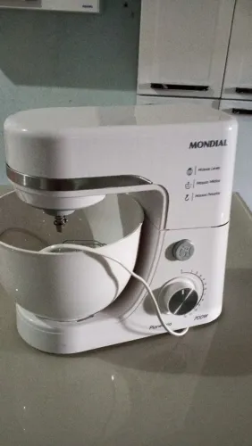 Vendo batedeira planetária nova 