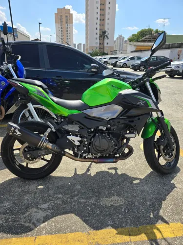 Kawasaki Z500 + Escape