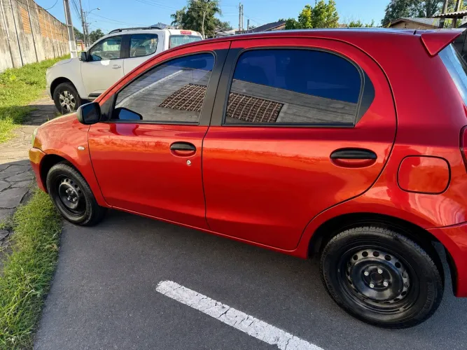 Toyota Etios X 1.3 Flex 16V 5P Mec. 2013