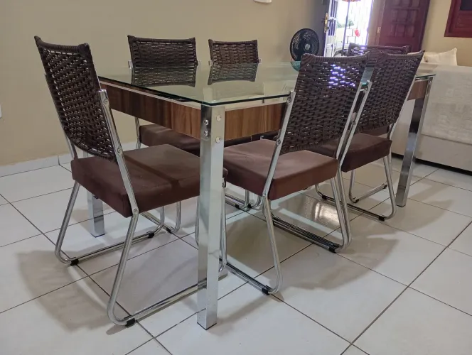 Mesa de 6 Cadeiras Tampa de Vidro