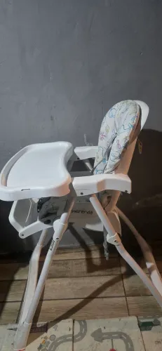 Cadeirinha de alimentação para bebê