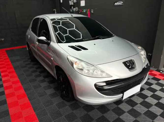 Peugeot 207 XR 1.4 Flex 8V 5P 2010