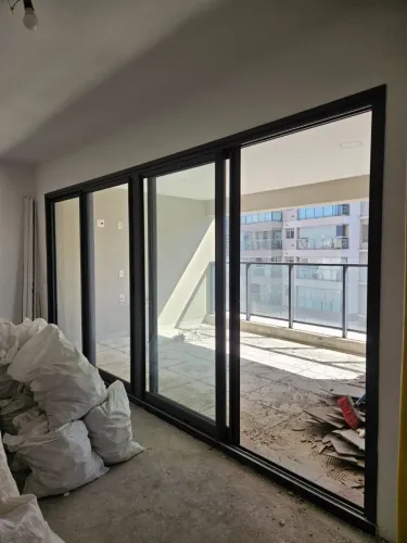 Porta balcão dupla 4,23×2,1m