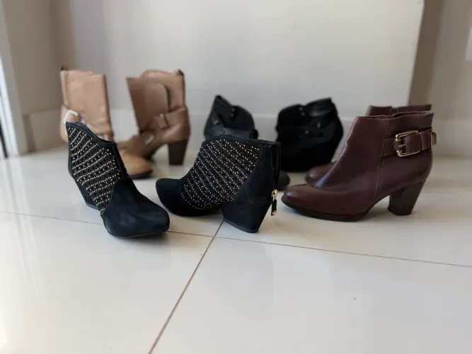 Botas couro 35 - 4 pares