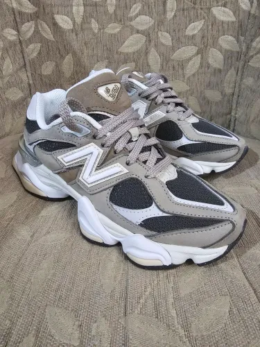 Tênis New Balance 9060