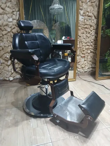 Cadeira de Barbeiro semi nova 