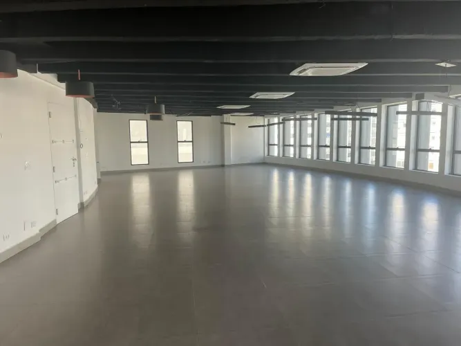 Sala Comercial de Alto Padrão 210m Livre para Locação em Condomínio no Jardim Paulistano,