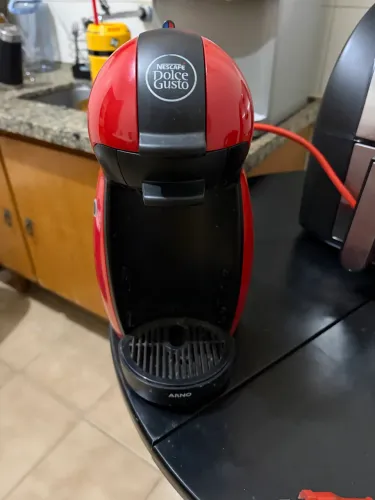 Cafeteira Expresso Dolce Gusto Piccolo Vermelha 220v