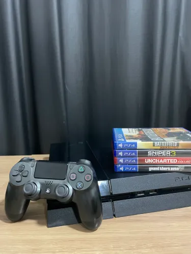Ps4 com 4 Jogos e 1 Controle