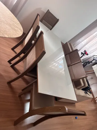 Mesa de jantar com 6 cadeiras 