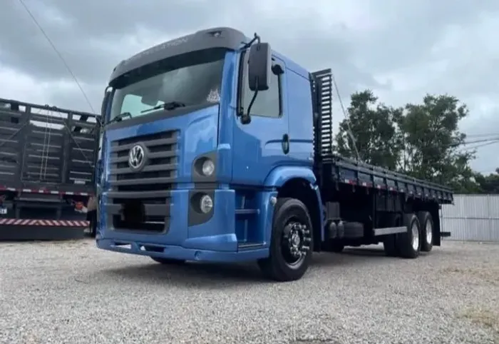 vw 24-250 6x2 2011 carroceria 8,5m