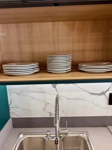 Conjunto de pratos rasos e sobremesa, marca SCHMIDT, 12 rasos e 12 sobremesa.