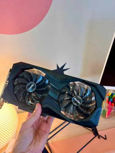 Placa de vídeo Asrock RX 6600 - Em ótimo estado