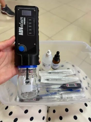 Abvaluer - Testador de teor alcoólico automático para bebidas