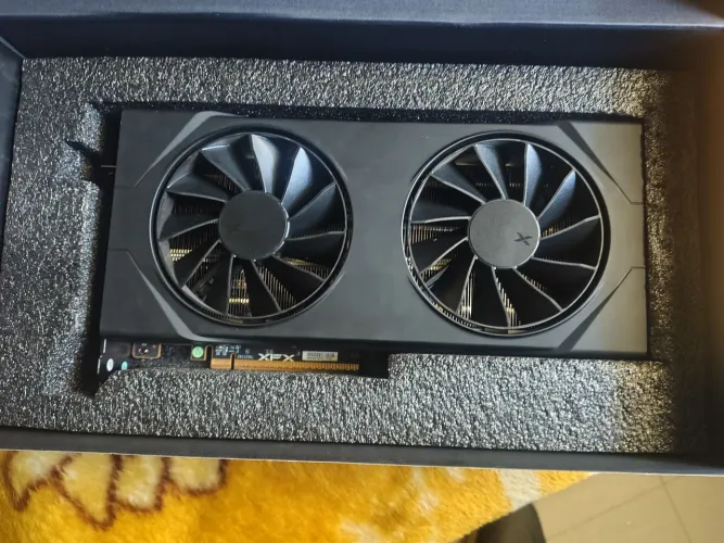 Placa vídeo rx 9060 XT xfx