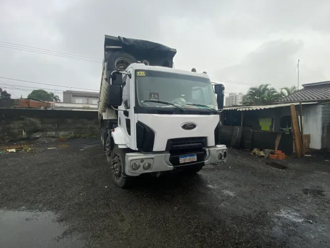 Ford cargo Bitruck 2623 ano 2013 valor 310 mil