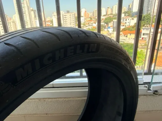Pneu Michelin Pilot Sport 4 225/40 ZR18 92Y