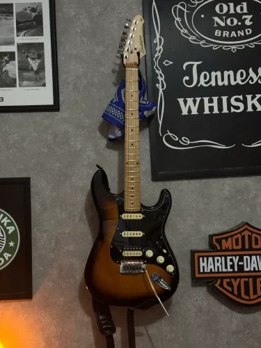 Guitarra stratocaster Studebaker com captador Malagoli Custom - Made in Korea