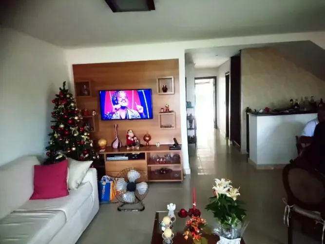 Casa em condominio 5 quartos sendo 3 suites 550m2 em Itapuã