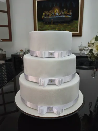 Bolo fake aniversário/casamento/festa em isopor com Eva novinho