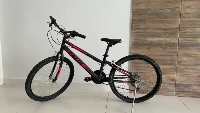Bicicleta Caloi Aro 24 Preta e vermelha