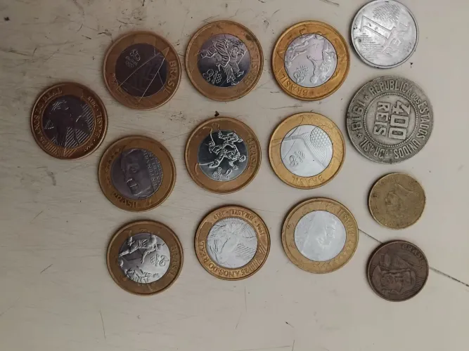 Selos ,moedas e notas antigas