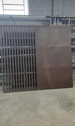 Painel metálico Metalon 50x50 da pra usar como portão